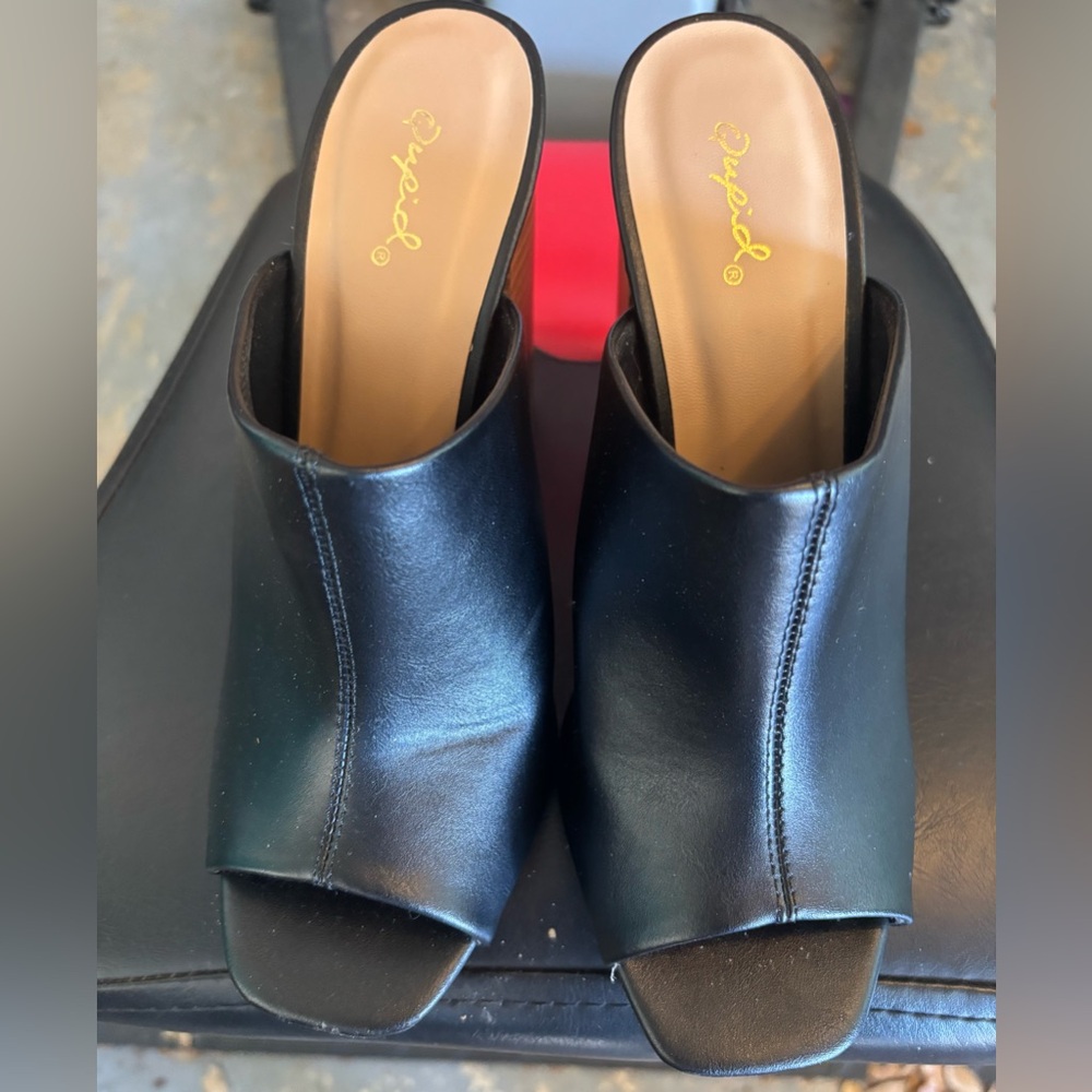 Qupid mule heels 
Great shape 
Size 8.5 
Smokefree